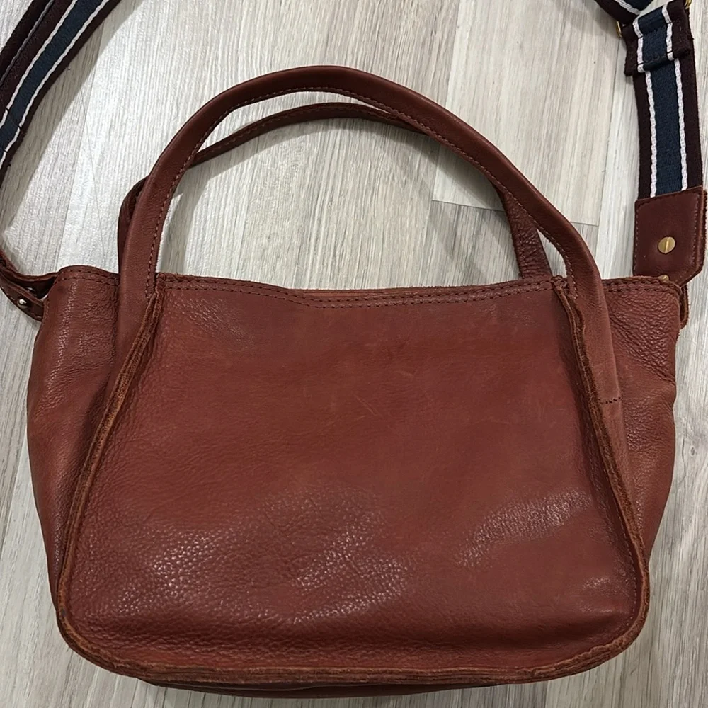 Margot Leather‎ Fiona Crossbody Tote. Brown leather - Picture 4 of 15